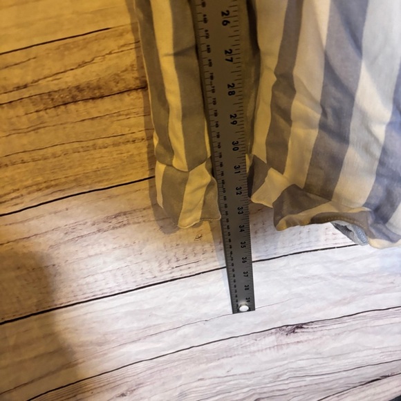 American eagle Off the Shoulder Blue and White Striped Romper Shorts NWT Medium - Picture 5 of 9